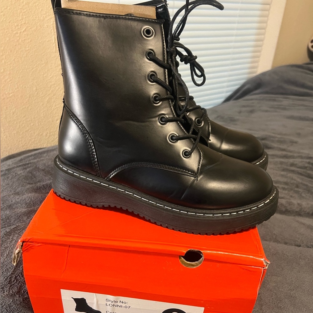 Rouge Boots. Black. Size 9. Style #Lonni-07. Stock #1456